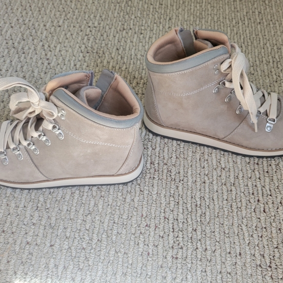 Universal Thread grey boots - Picture 4 of 7